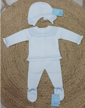 JERSEY BLANCO DETALLES CELESTES +POLAINA BLANCA + CAPOTA DE HILO GRANLEI