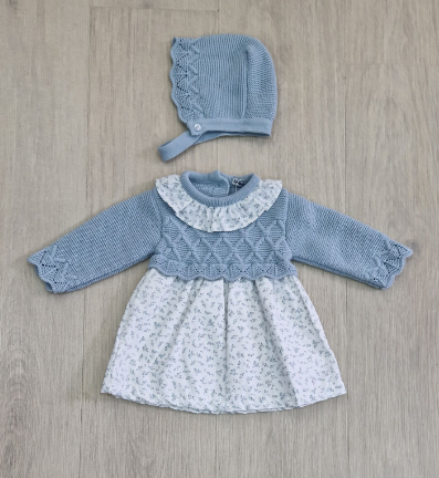 VESTIDO CUELLO VOLANTE BEBÉ  NIÑA+ CAPOTA AZUL BRUMA  COLECCIÓN ALMEZ BABIDÚ  R. 91760